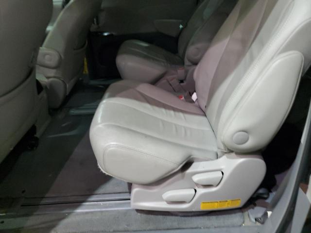 Photo 11 from auction – 2014 TOYOTA SIENNA XLE with VIN 5TDYK3DC2ES523530
