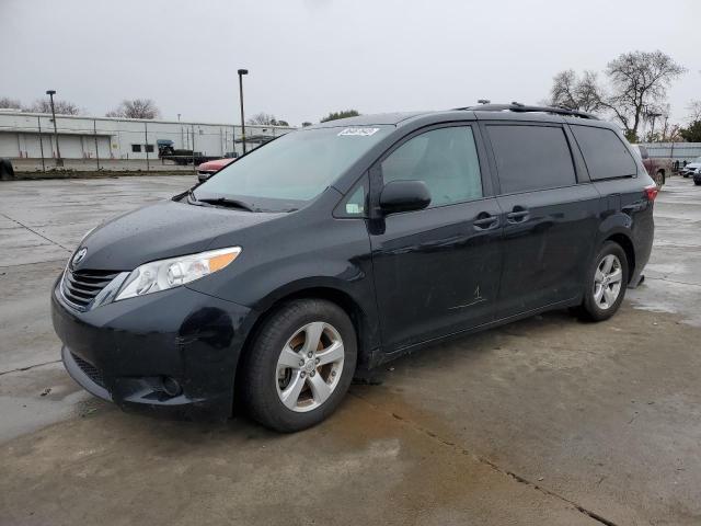 TOYOTA SIENNA LE 2017 with VIN 5TDKZ3DCXHS888141 - Photo from auction