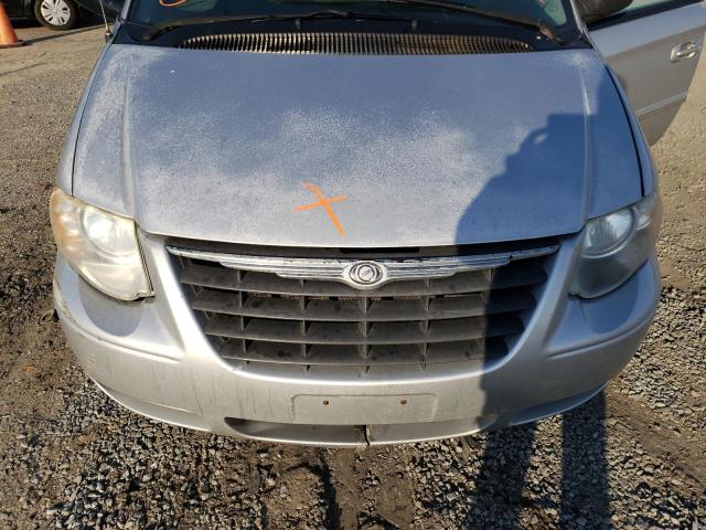 Photo 12 from auction – 2005 CHRYSLER TOWN & COU with VIN 2C4GP54L95R439836