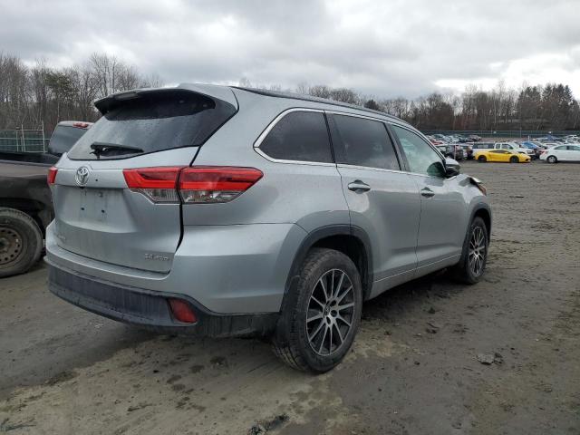 Photo 3 from auction – 2017 TOYOTA HIGHLANDER with VIN 5TDJZRFH5HS374379