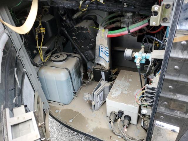 Photo 9 from auction – 2000 PREVOST BUS with VIN 2PCM33494X1026778