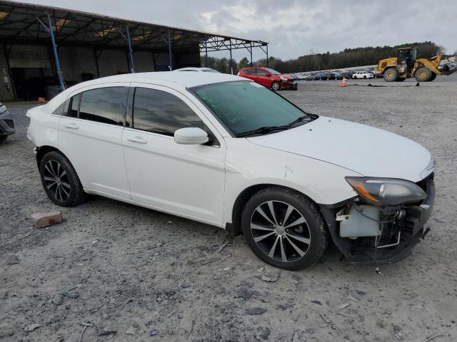 Foto 4 de la subasta – 2014 CHRYSLER 200 LIMITE con VIN 1C3CCBCGXEN135364