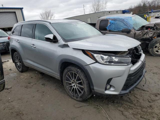 Photo 4 from auction – 2017 TOYOTA HIGHLANDER with VIN 5TDJZRFH5HS374379