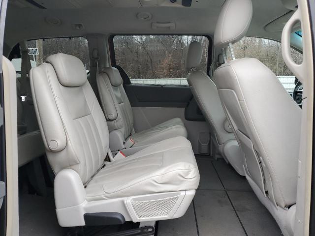 Photo 11 from auction – 2008 CHRYSLER TOWN & COU with VIN 2A8HR54PX8R788714