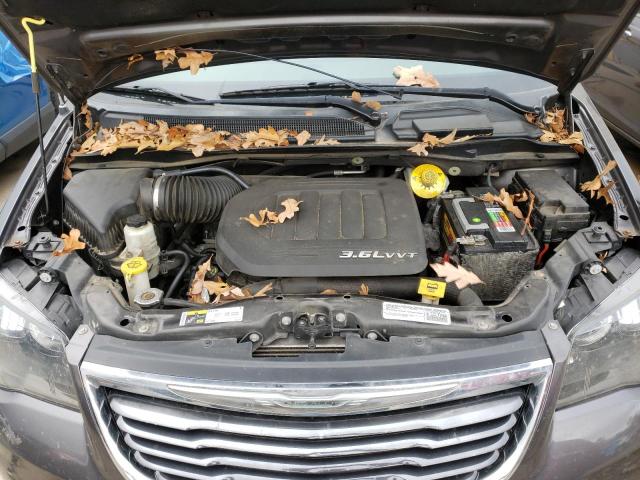 Photo 12 from auction – 2015 CHRYSLER TOWN & COU with VIN 2C4RC1HG7FR572798
