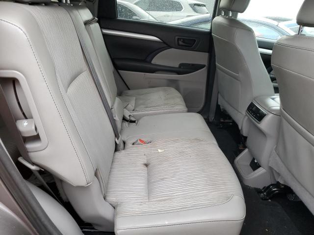 Photo 11 from auction – 2016 TOYOTA HIGHLANDER with VIN 5TDBKRFH4GS286527