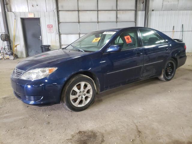 TOYOTA CAMRY LE 2005 with VIN 4T1BF30K95U105870 - Photo from auction