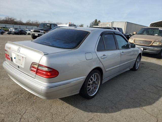 Photo 3 from auction – 2001 MERCEDES-BENZ E 320 with VIN WDBJF65J71B206525