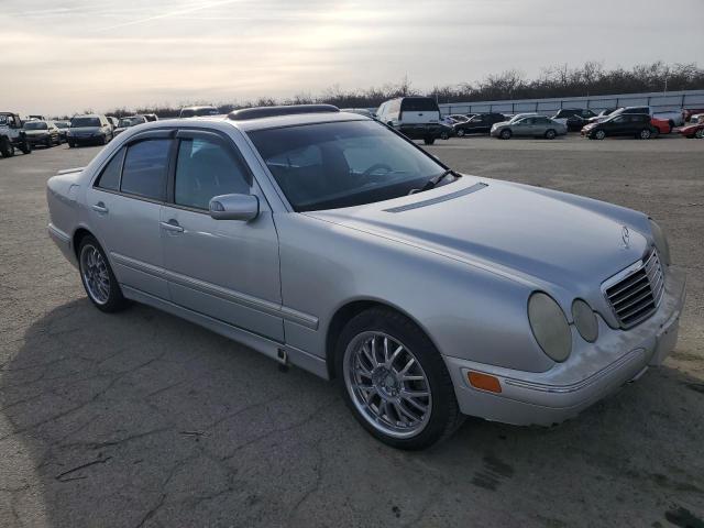 Photo 4 from auction – 2001 MERCEDES-BENZ E 320 with VIN WDBJF65J71B206525