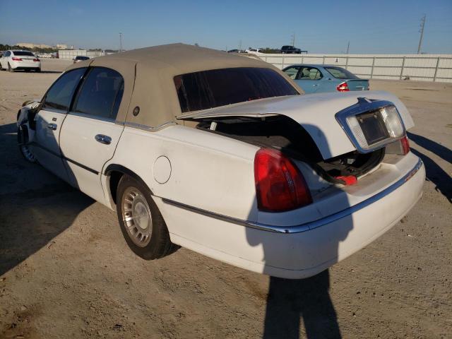 صورة رقم 2 من المزاد - 2000 LINCOLN TOWN CAR E مع VIN 1LNHM81W4YY844012