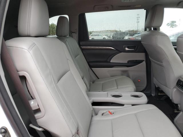 Photo 11 from auction – 2016 TOYOTA HIGHLANDER with VIN 5TDDKRFHXGS260006