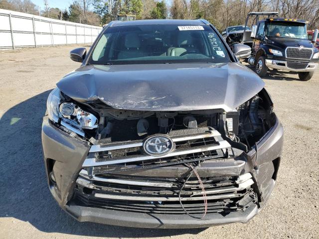 Photo 5 from auction – 2017 TOYOTA HIGHLANDER with VIN 5TDKZRFH1HS212690