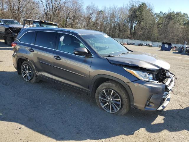 Photo 4 from auction – 2017 TOYOTA HIGHLANDER with VIN 5TDKZRFH1HS212690