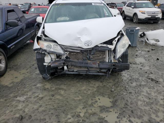 Photo 5 from auction – 2011 TOYOTA SIENNA XLE with VIN 5TDYK3DC1BS036282