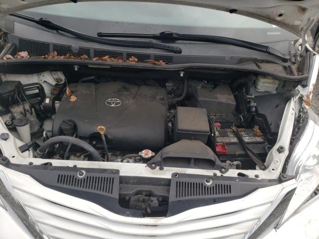Photo 12 from auction – 2017 TOYOTA SIENNA LE with VIN 5TDKZ3DC4HS863493