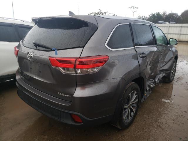 Photo 3 from auction – 2017 TOYOTA HIGHLANDER with VIN 5TDJZRFHXHS520758