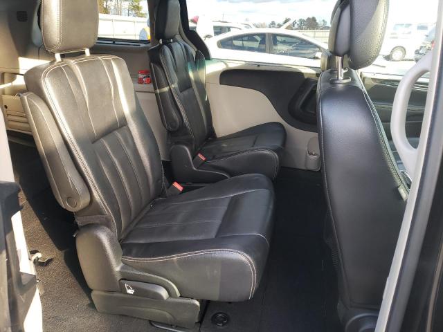 Photo 10 from auction – 2015 CHRYSLER TOWN & COU with VIN 2C4RC1BG2FR583166