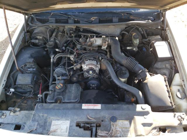 Photo 11 from auction – 2000 FORD CROWN VICT with VIN 2FAFP74W5YX129366