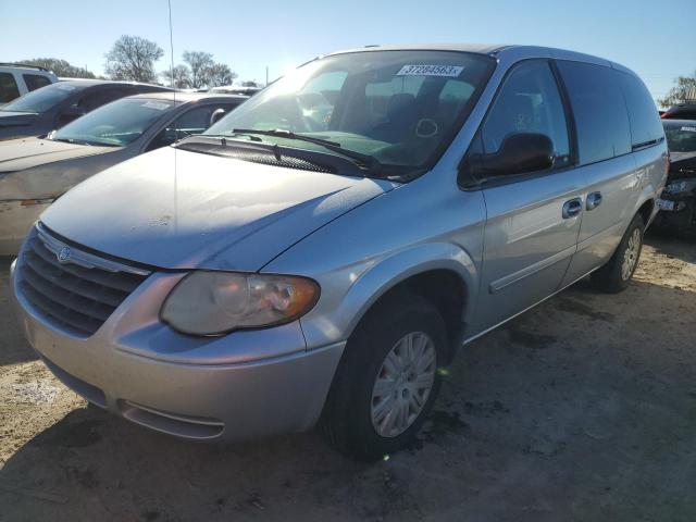 CHRYSLER TOWN & COU 2005 with VIN 2C4GP44RX5R586391 - Photo from auction