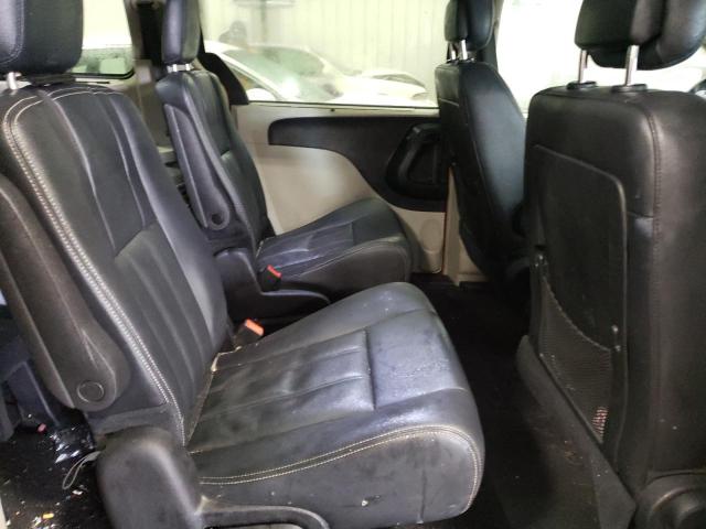 Photo 11 from auction – 2016 CHRYSLER TOWN & COU with VIN 2C4RC1BG4GR269195