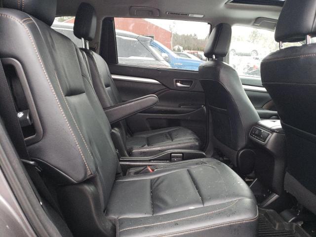 Photo 11 from auction – 2018 TOYOTA HIGHLANDER with VIN 5TDJZRFH6JS865520