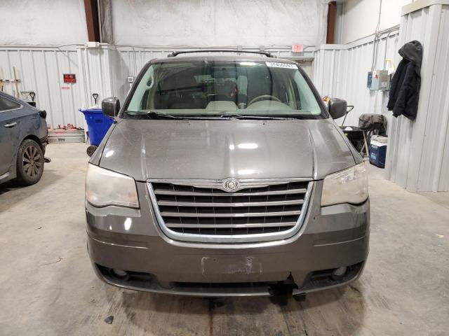Photo 5 from auction – 2010 CHRYSLER TOWN & COU with VIN 2A4RR5D1XAR376557