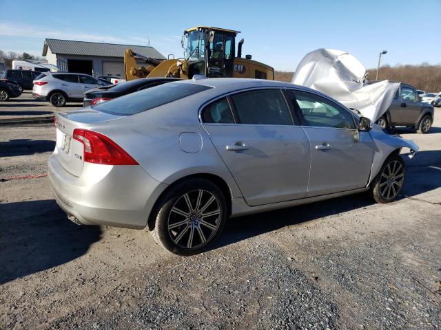 Photo 3 from auction – 2016 VOLVO S60 PLATIN with VIN LYV612TM4GB088761