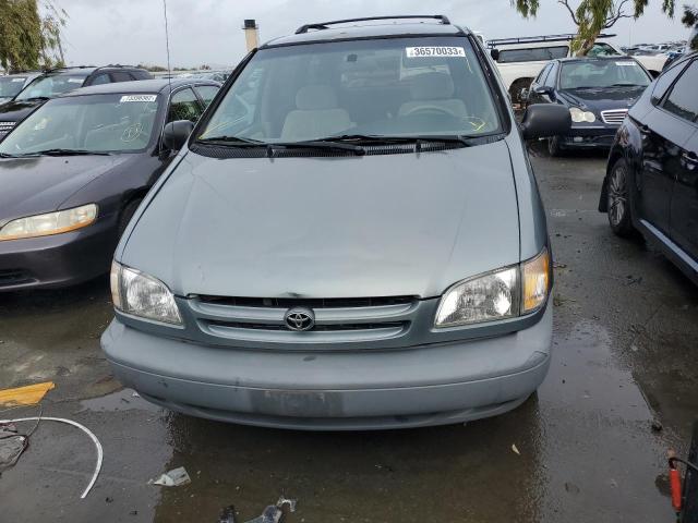 Photo 5 from auction – 2000 TOYOTA SIEANNA with VIN 4T3ZF13C0YU244014