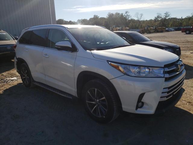 Photo 4 from auction – 2018 TOYOTA HIGHLANDER with VIN 5TDKZRFH2JS543039