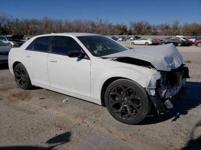 Photo 4 from auction – 2019 CHRYSLER 300 TOURIN with VIN 2C3CCAAG1KH679396