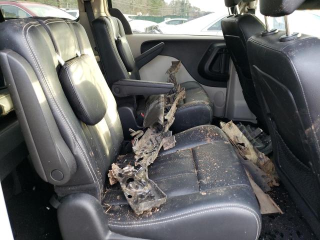 Photo 11 from auction – 2016 CHRYSLER TOWN & COU with VIN 2C4RC1BG9GR156651