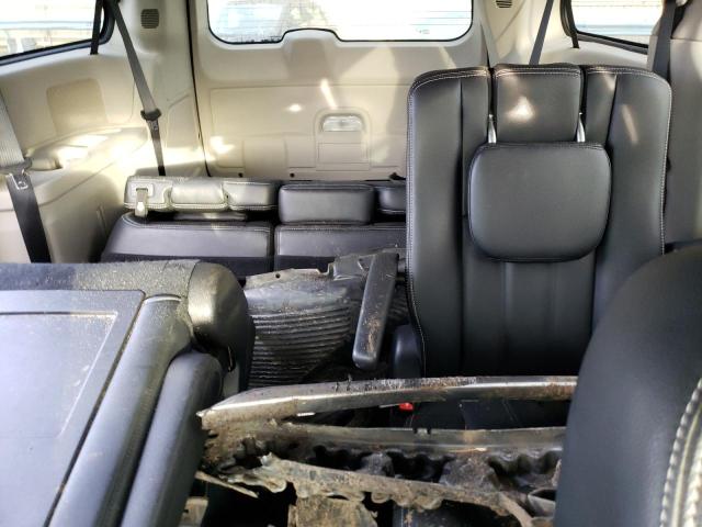 Photo 10 from auction – 2016 CHRYSLER TOWN & COU with VIN 2C4RC1BG9GR156651