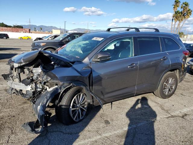 TOYOTA HIGHLANDER 2018 with VIN 5TDKZRFH3JS543132 - Photo from auction