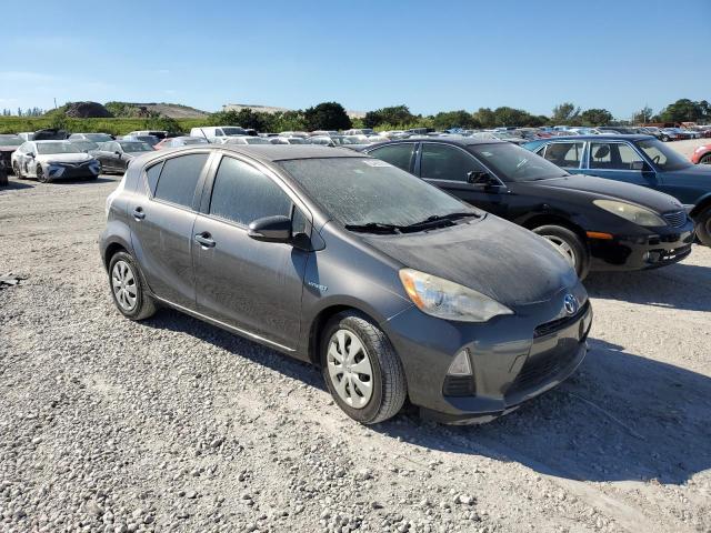 Photo 4 from auction – 2014 TOYOTA PRIUS C with VIN JTDKDTB32E1073314