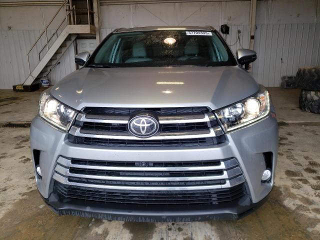 Photo 5 from auction – 2018 TOYOTA HIGHLANDER with VIN 5TDYZRFH9JS243136
