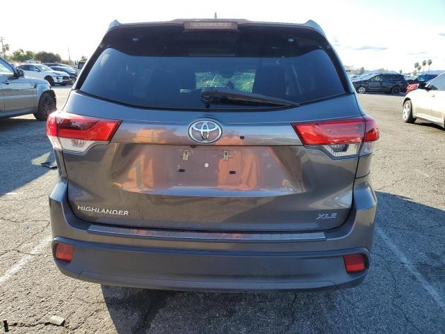 Photo 6 from auction – 2018 TOYOTA HIGHLANDER with VIN 5TDKZRFH3JS543132