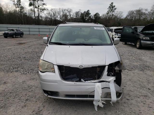 Photo 5 from auction – 2010 CHRYSLER TOWN & COU with VIN 2A4RR5D1XAR337578