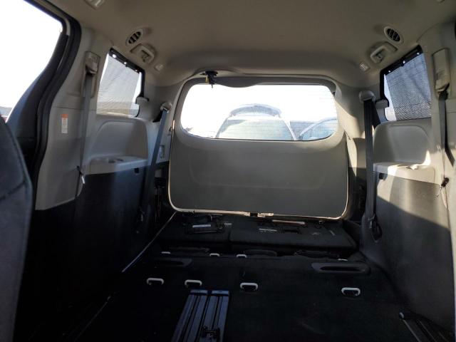 Photo 10 from auction – 2018 TOYOTA SIENNA SE with VIN 5TDXZ3DC0JS914306