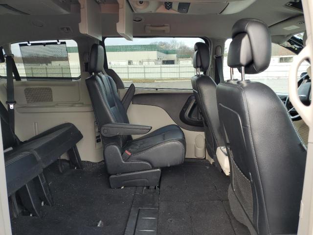Photo 11 from auction – 2014 CHRYSLER TOWN & COU with VIN 2C4RC1CG6ER237182