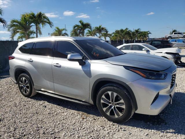 Photo 4 from auction – 2022 TOYOTA HIGHLANDER with VIN 5TDGZRAH2NS104345