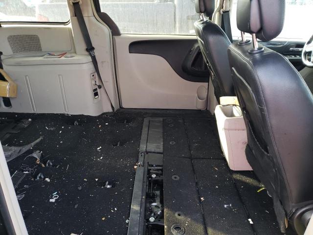 Photo 11 from auction – 2014 CHRYSLER TOWN & COU with VIN 2C4RC1BG6ER325909