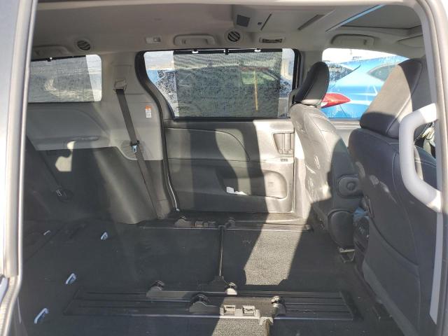 Photo 11 from auction – 2018 TOYOTA SIENNA SE with VIN 5TDXZ3DC0JS914306
