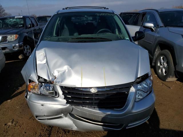 Photo 5 from auction – 2006 CHRYSLER TOWN & COU with VIN 1A4GP45R76B603883