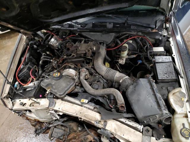 Photo 11 from auction – 2002 MERCURY GRAND MARQ with VIN 2MEFM74W02X643182