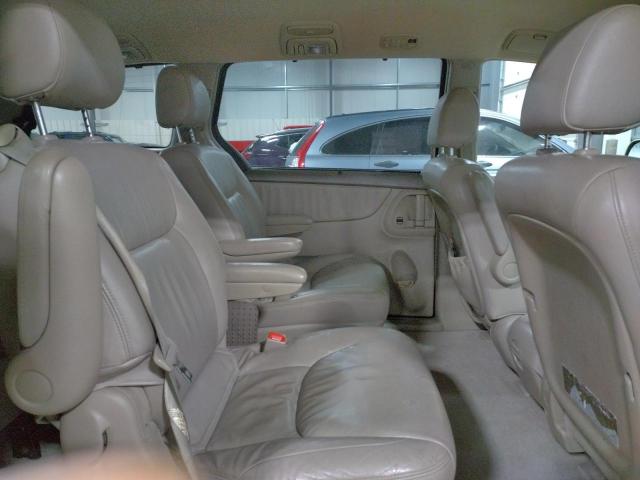 Photo 11 from auction – 2004 TOYOTA SIENNA XLE with VIN 5TDBA22C74S022587