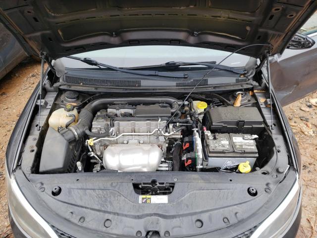 Photo 11 from auction – 2017 CHRYSLER 200 LX with VIN 1C3CCCFB6HN510564