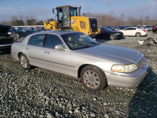 Photo 4 from auction – 2004 LINCOLN TOWN CAR U with VIN 1LNHM83W14Y604844