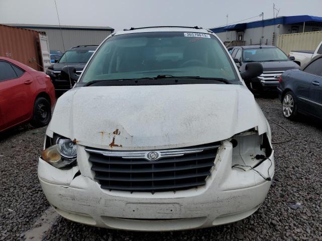 Photo 5 from auction – 2005 CHRYSLER TOWN & COU with VIN 2C4GP54L55R468010