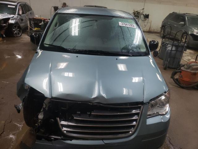 Photo 5 from auction – 2010 CHRYSLER TOWN & COU with VIN 2A4RR2D10AR374461