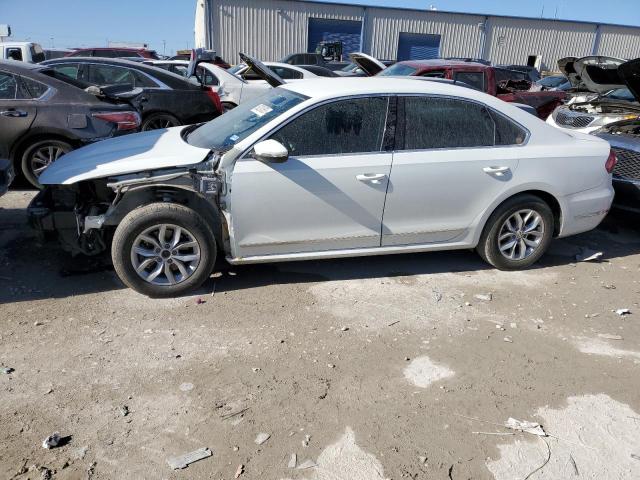 Photo 1 from auction – 2017 VOLKSWAGEN PASSAT S with VIN 1VWAT7A32HC033554